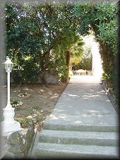 Malvina Apartments, Entrance